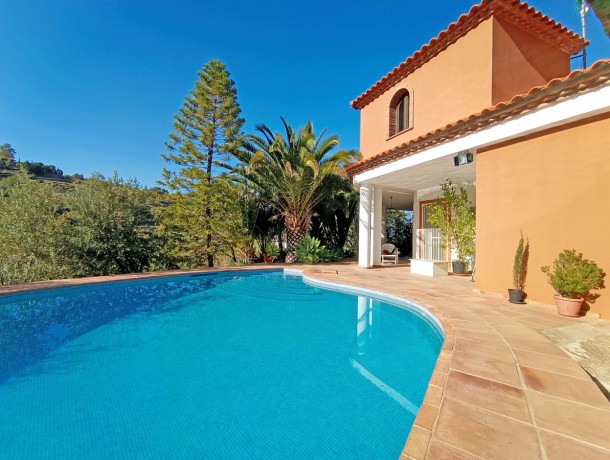Villa for sale in Monda, Marbella