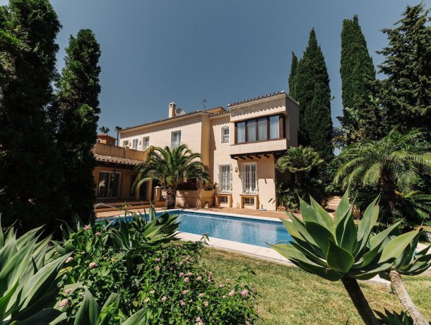 Villa for sale in Bahía de Marbella, Marbella