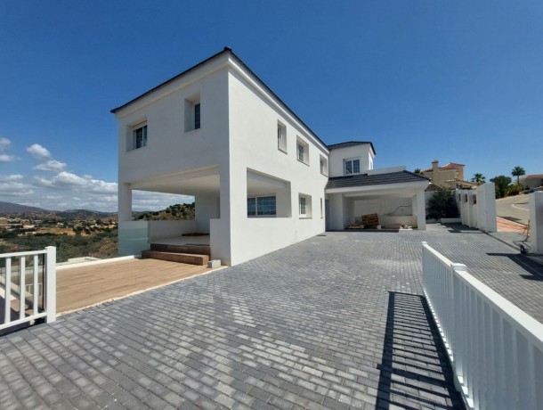 Villa for sale in Mijas Golf, Marbella