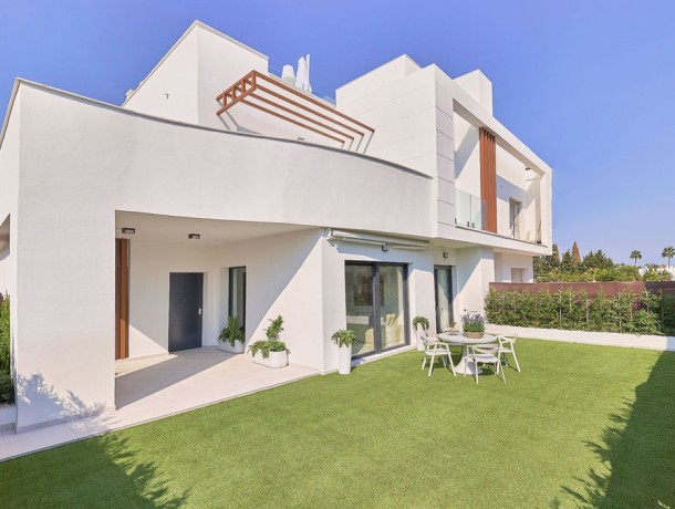 Villa for sale in Cancelada, Marbella