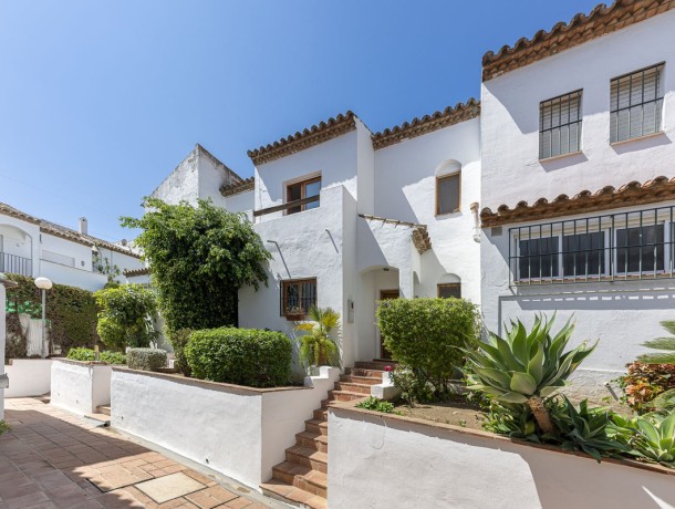 Townhouse for sale in Estepona, Marbella