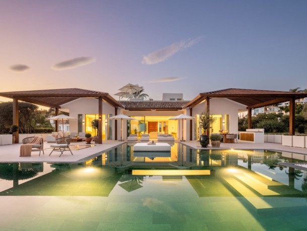 Villa for sale in Nueva Andalucía, Marbella