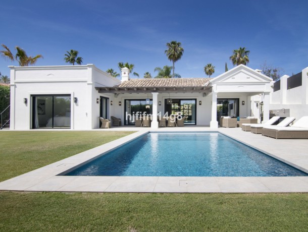 Villa for sale in Nueva Andalucía, Marbella