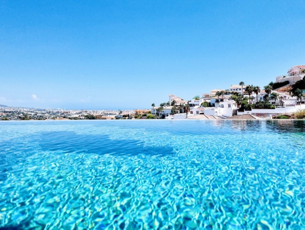 Villa for sale in Cerros del Aguila, Marbella