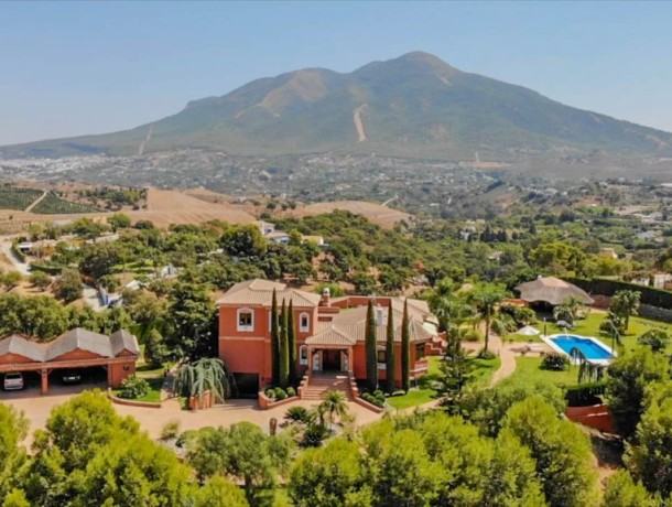 Villa for sale in Coín, Marbella
