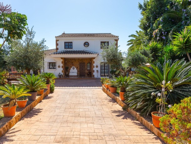 Villa for sale in Elviria, Marbella