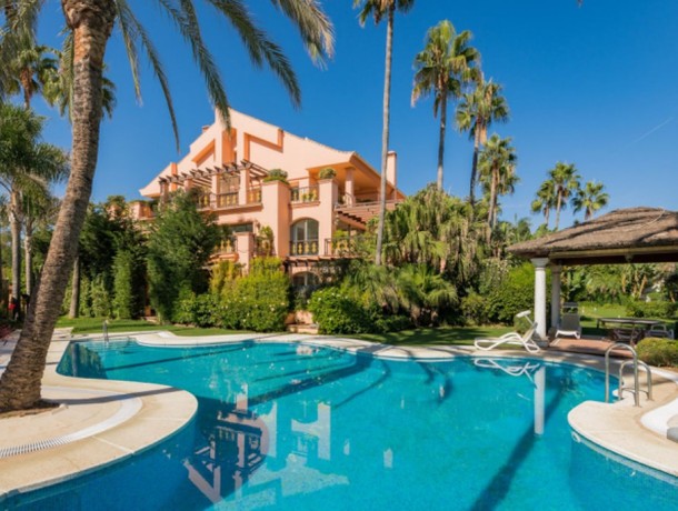 Apartment for sale in Puerto Banús, Marbella