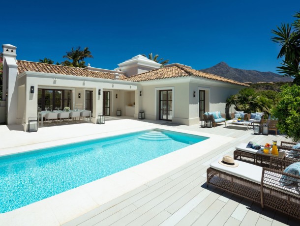 Villa for sale in Nueva Andalucía, Marbella