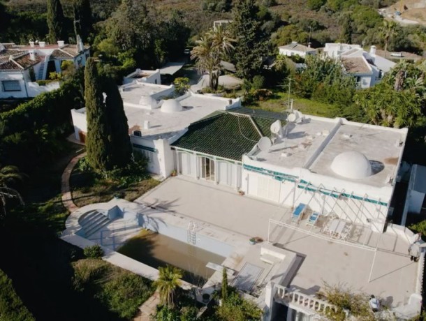Villa for sale in The Golden Mile, Marbella