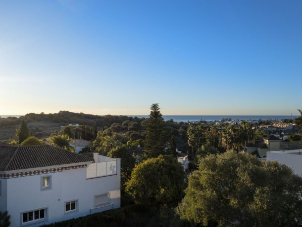 Plot for sale in El Paraiso, Marbella