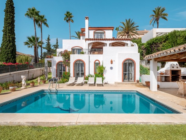 Villa for sale in Nueva Andalucía, Marbella