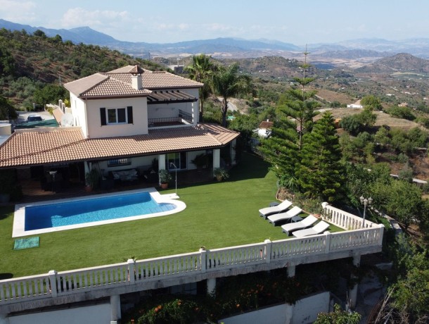 Villa for sale in Monda, Marbella