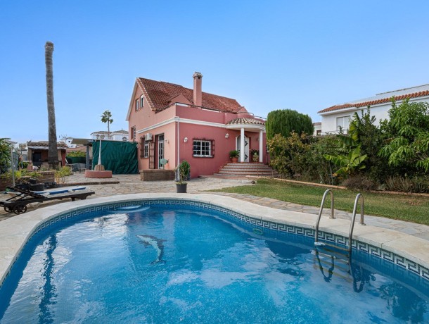 Villa for sale in San Luis de Sabinillas, Marbella