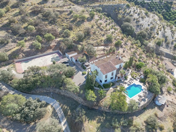 Villa for sale in Alora, Marbella