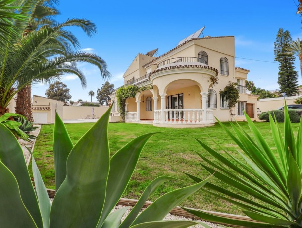 Villa for sale in Estepona, Marbella