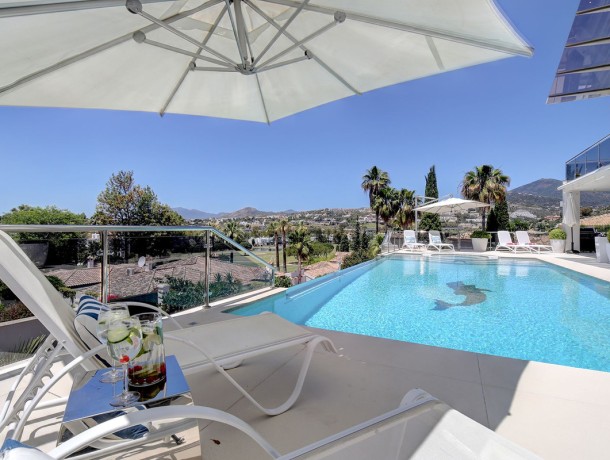 Villa for sale in Nueva Andalucía, Marbella