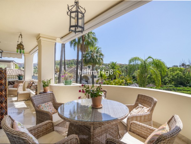 Apartment for sale in Nueva Andalucía, Marbella