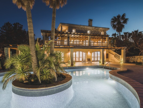 Villa for sale in Estepona, Marbella