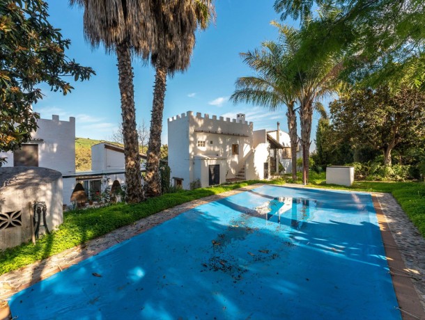 Villa for sale in Coín, Marbella