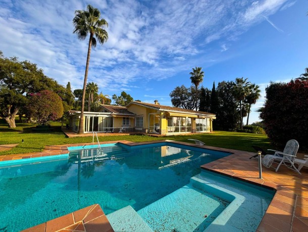 Townhouse for sale in Elviria, Marbella