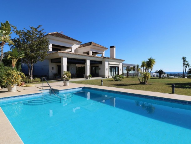 Villa for sale in Santa Clara, Marbella