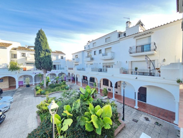 Townhouse for sale in Estepona, Marbella
