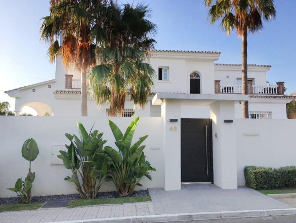 Villa for sale in Nueva Andalucía, Marbella