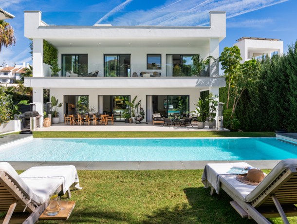 Villa for sale in Puerto Banús, Marbella
