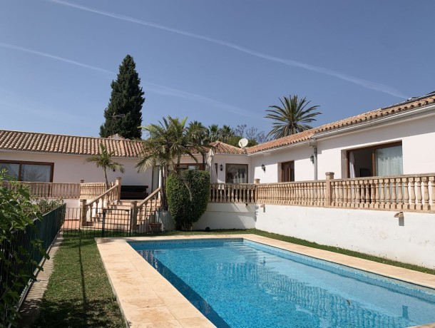 Villa for sale in San Pedro de Alcántara, Marbella