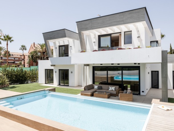 Villa for sale in Puerto Banús, Marbella