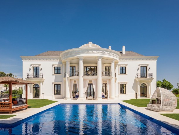 Villa for sale in Las Chapas, Marbella
