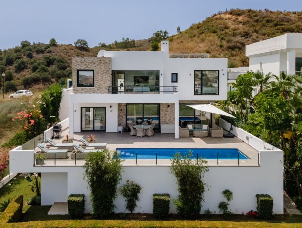 Villa for sale in La Cala Golf, Marbella