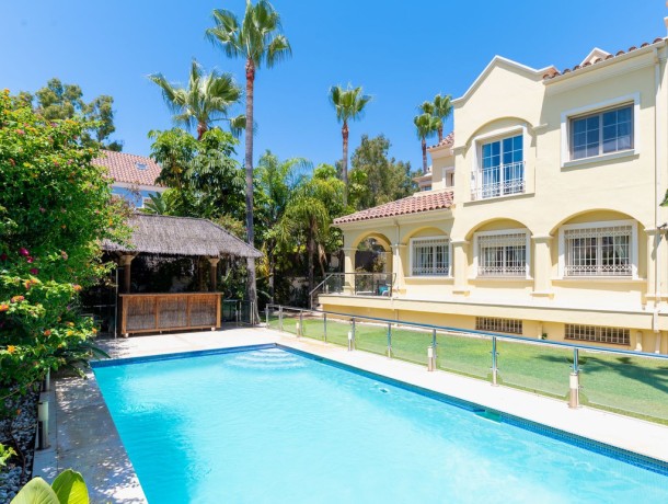 Villa for sale in Cortijo Blanco, Marbella