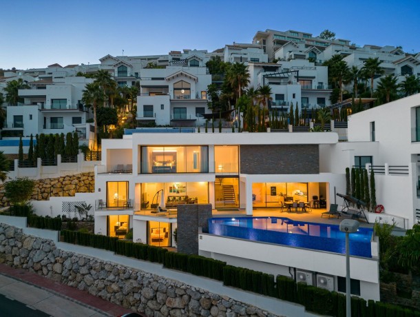 Villa for sale in Benalmadena Costa, Marbella