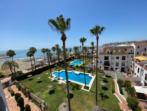 Apartment for sale in La Duquesa, Marbella