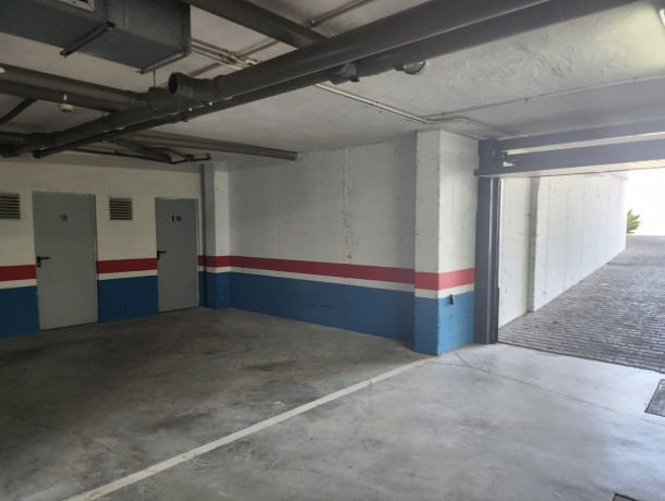 Commercial for sale in Selwo, Marbella