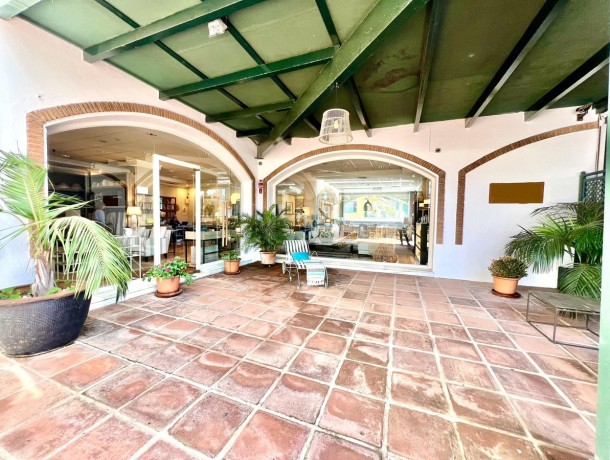 Commercial for sale in Elviria, Marbella