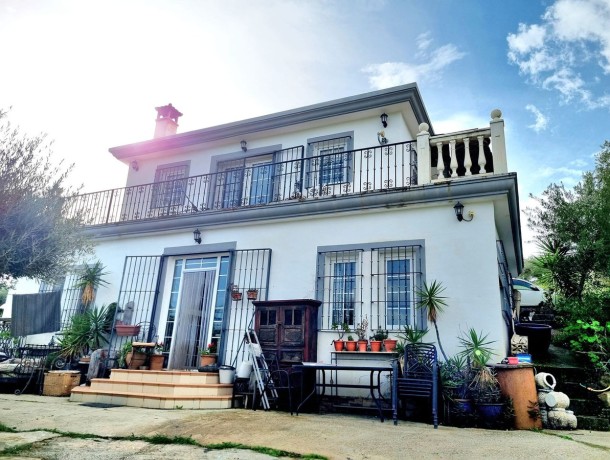 Villa for sale in Tolox, Marbella