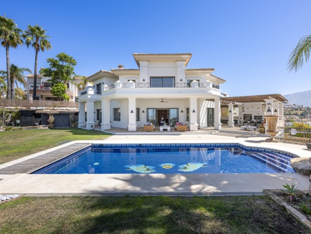 Villa for sale in Los Arqueros, Marbella