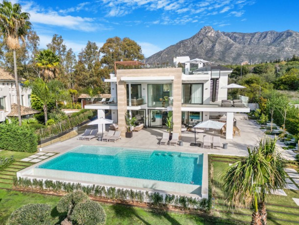 Villa for sale in The Golden Mile, Marbella
