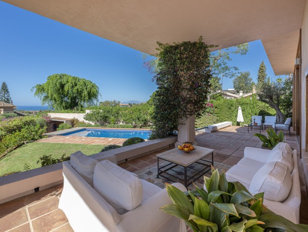 Villa for sale in El Rosario, Marbella