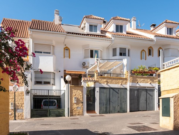 Townhouse for sale in Sierrezuela, Marbella