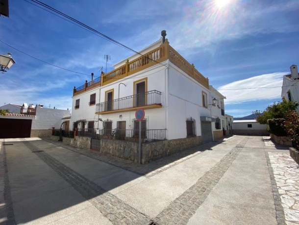 Villa for sale in Yunquera, Marbella