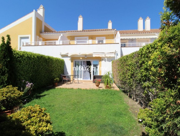 Townhouse for sale in New Golden Mile, Marbella