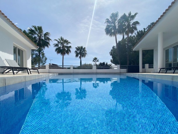 Villa for sale in Sierrezuela, Marbella