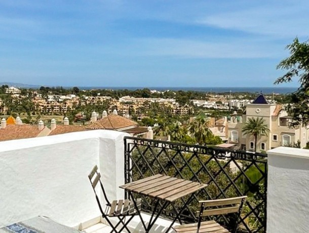 Apartment for sale in El Paraiso, Marbella
