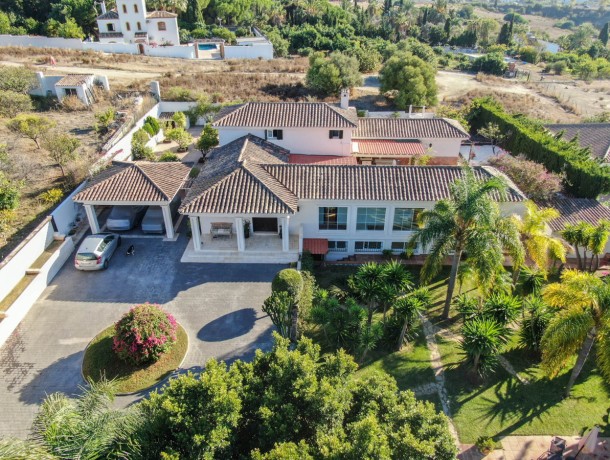 Villa for sale in Estepona, Marbella