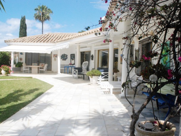 Villa for sale in Las Chapas, Marbella