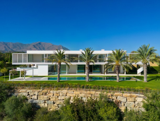 Villa for sale in Casares, Marbella