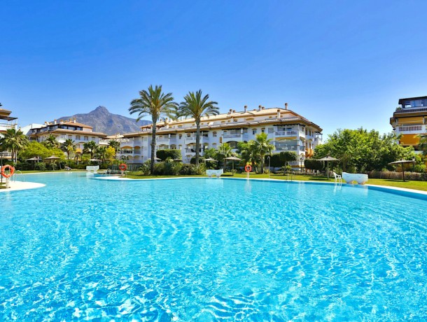 Apartment for sale in Nueva Andalucía, Marbella